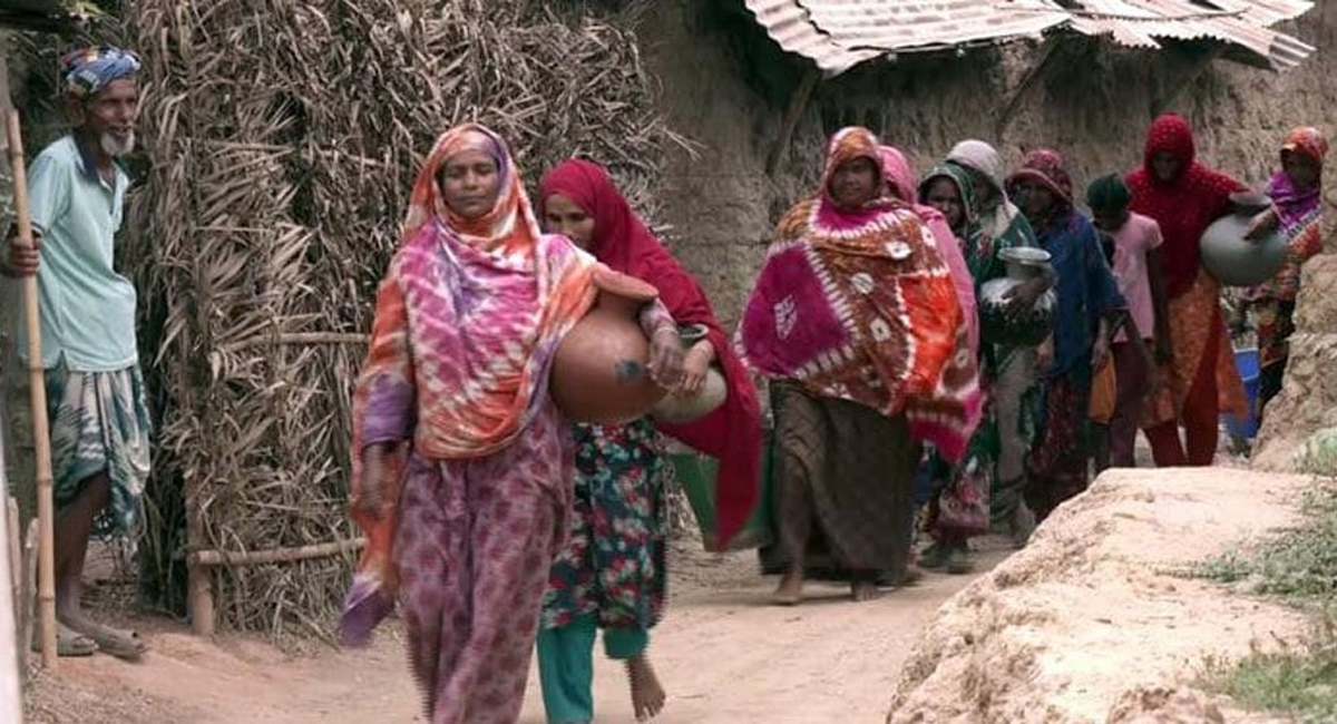 তীব্র তাপপ্রবাহে রাজশাহীতে টিউবওয়েলে মিলছে না পানি