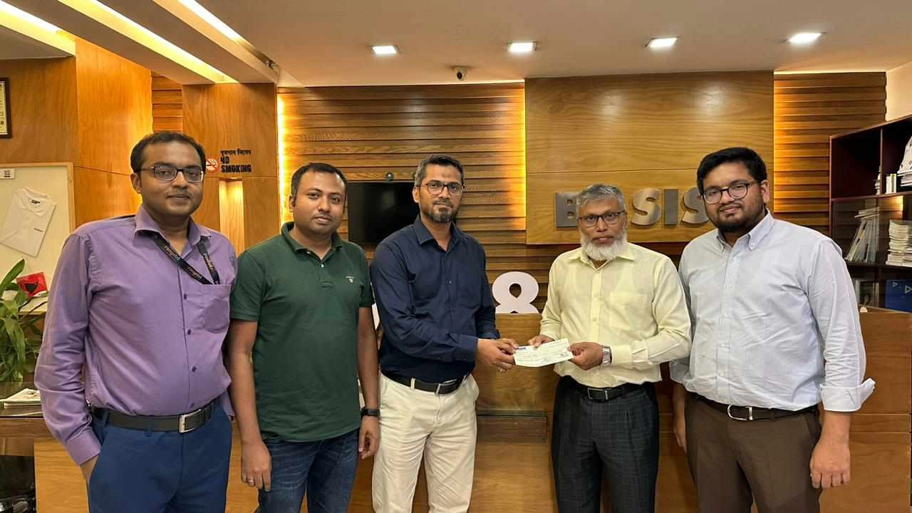 বন্যার্তদের সহায়তায় বেসিসের ত্রাণ তহবিলে অরেঞ্জবিডি লিমিটেডর আর্থিক অনুদান