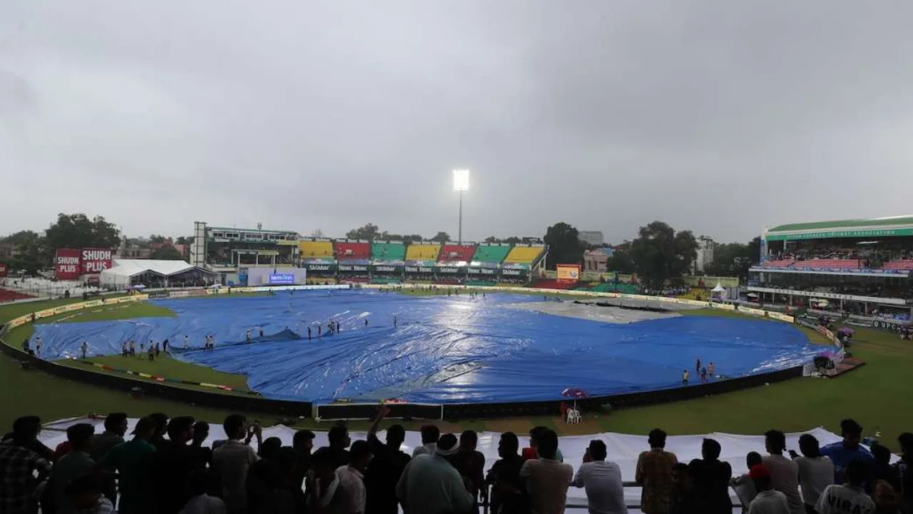 বৃষ্টিতে দ্বিতীয় দিনের খেলা শুরু হতে বিলম্ব
